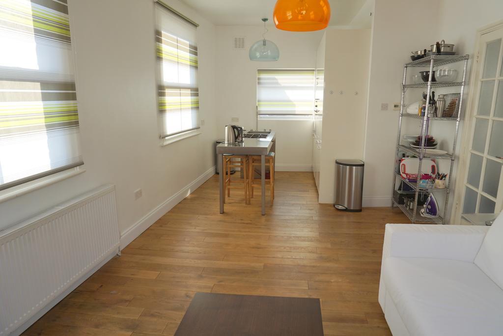 Landor Road London Apartment Room photo